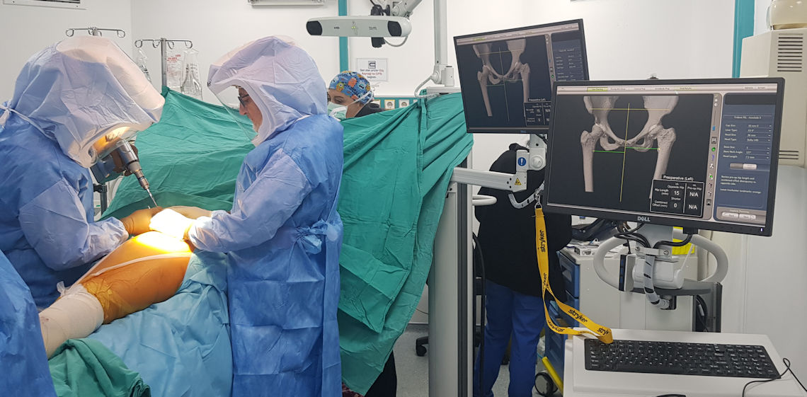 Robotik total kalça protezi ameliyatı